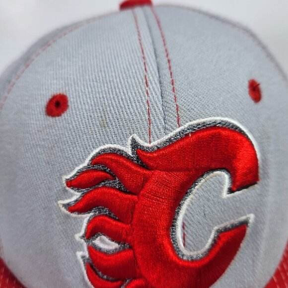 Calgary Flames Cap Hat Cap Med / Large Zephyr NHL Stretch Fit Hockey Grey & Red - Picture 5 of 11